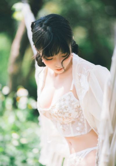 黑丝美女电影_HD最新电影在线观看